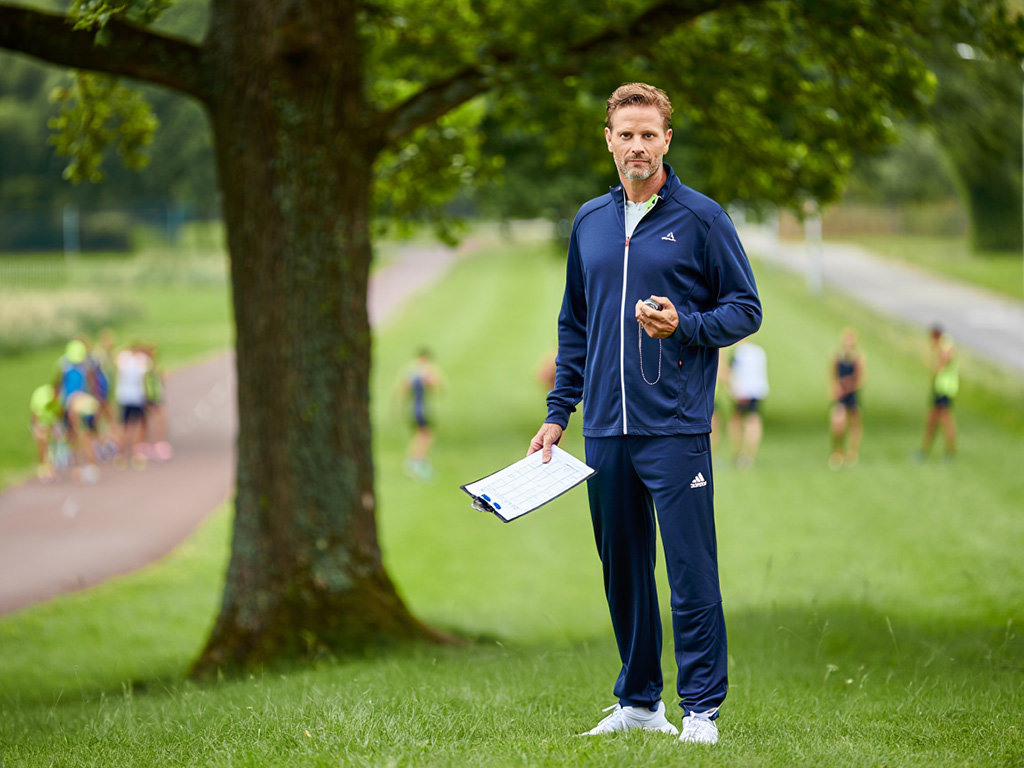 Hoofdcoach Lukas Vermeer tijdens een training